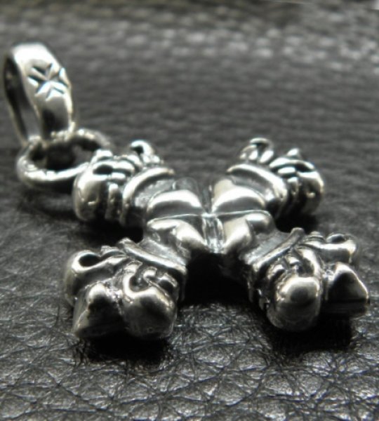 画像2: Half 4Heart Crown Short Cross With H.W.O Pendant (2)