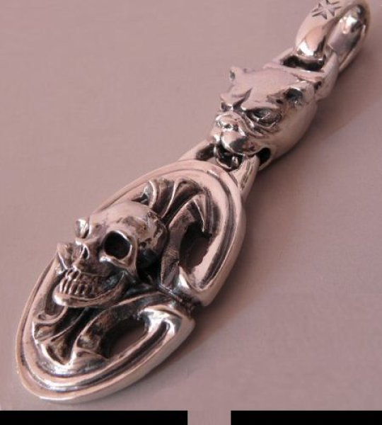 画像2: Bulldog & Sculpted Oval On Skull Pendant (2)
