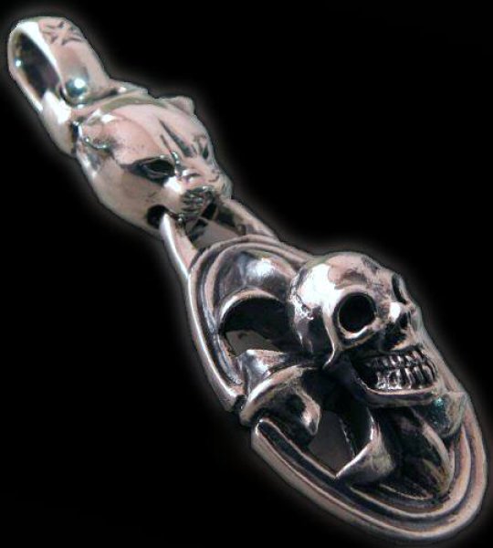 画像1: Panther & Cross Oval On Skull Pendant (1)