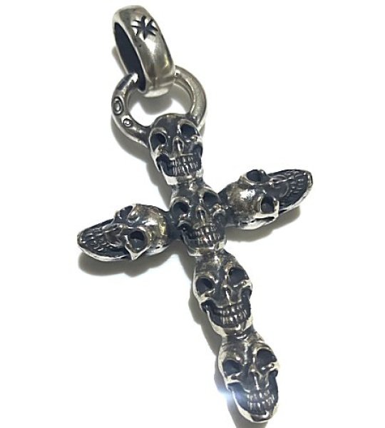 画像2: Quarter 6 Skulls Cross With H.W.O Pendant (2)