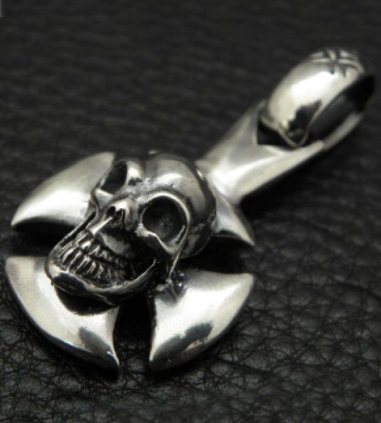 画像5: Skull On Round Cross Pendant (5)