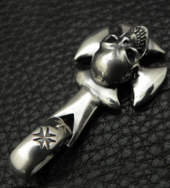 画像2: Skull On Round Cross Pendant (2)