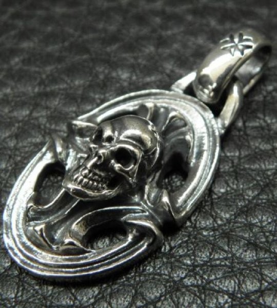 Gaborartory Quarter Sculpted Oval On Skull With H.W.O Pendant
