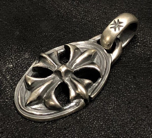 画像2: Half Cross Oval With H.W.O Pendant (2)