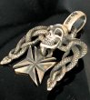 画像2: Skull On Snake Buckle With Maltese Cross Pendant (2)