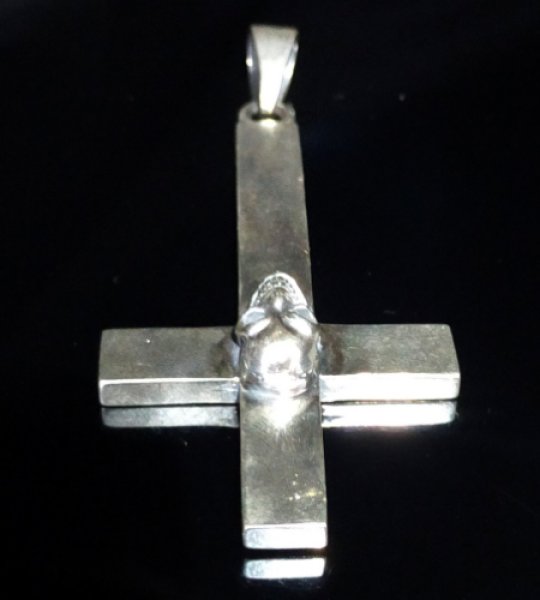 画像2: Skull On Plain Petro Cross Pendant [Half] (2)