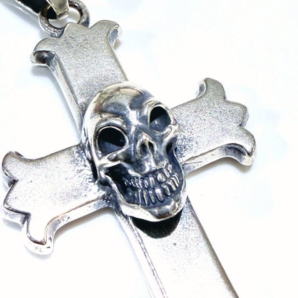 画像8: Skull On Constantin Long Cross Pendant  (8)
