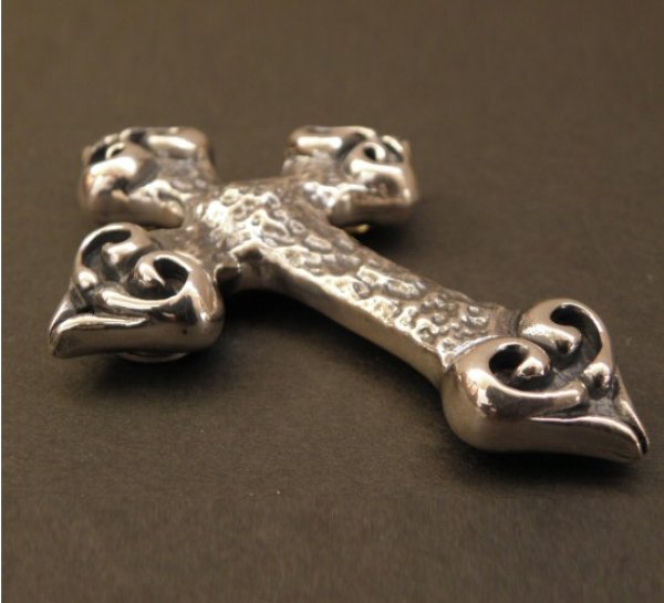 画像4: 4Heart chiseled cross Pins (4)