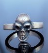 画像2: Twelve Skull On Flat Bar Ring (2)