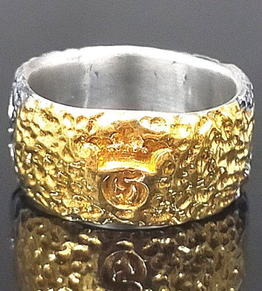 画像4: Pure Gold Wrap Multi Engraved Large Chiseled H.W.O Ring [G&Crown] (4)