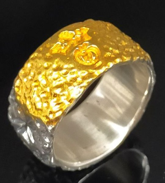 画像2: Pure Gold Wrap Multi Engraved Large Chiseled H.W.O Ring [G&Crown] (2)