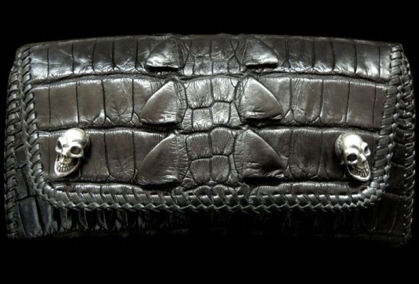 画像1: Crocodile W-Spine Tail All Gusset Wallet With Skull Button (1)