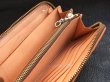 画像18: Atelier Mark Overlay Saddle Leather Round Zip Wallet (Natural) (18)