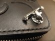 画像8: Atelier Mark Overlay Saddle Leather Round Zip Wallet (Black) (8)