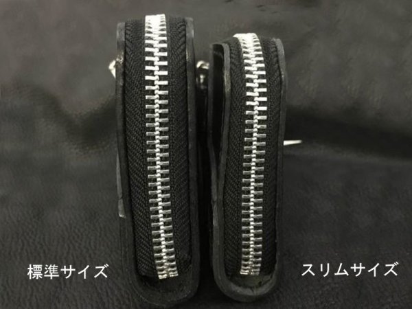 画像16: Atelier Mark Overlay Saddle Leather Round Zip Wallet (Slim Type・Black) (16)