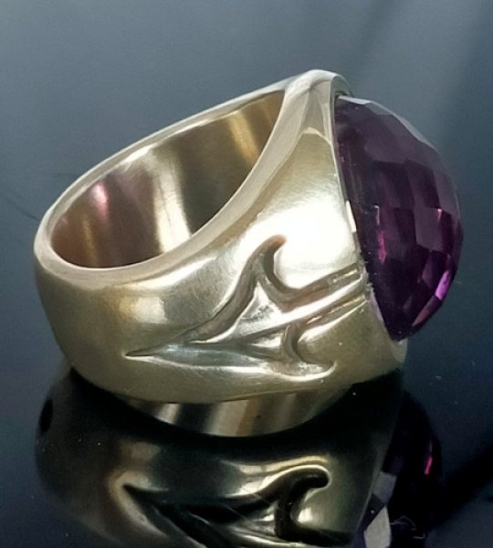 画像4: Facet Cut Change Color Purple Sapphire Signet Zaza Ring (4)