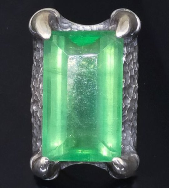 画像2: 78.50Ct Emerald Cut Fluorite Master Predator Ring (2)