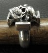 画像10: Quarter Skull On Square Hammer Cross Ring (10)