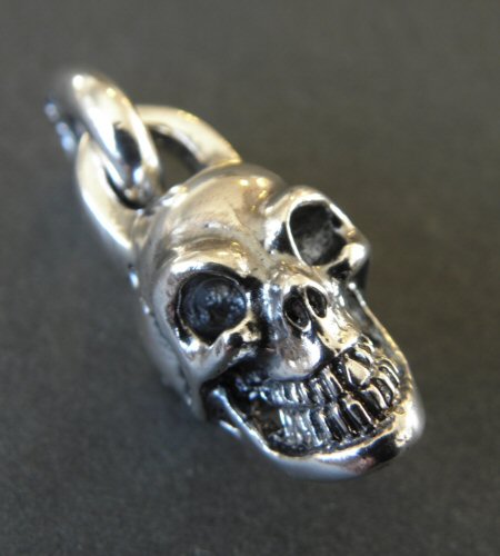 Gaborartory Single Skull Pendant