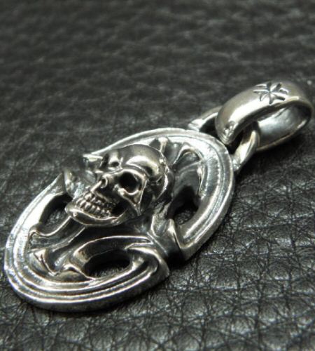 Gaborartory Quarter Sculpted Oval On Skull With H.W.O Pendant