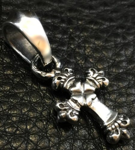 Gaboratory 1/64 Long 4 Heart Crown Cross With H.W.O Pendant